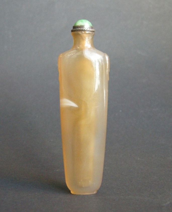 Agate snuff bottle of rare shape | MasterArt